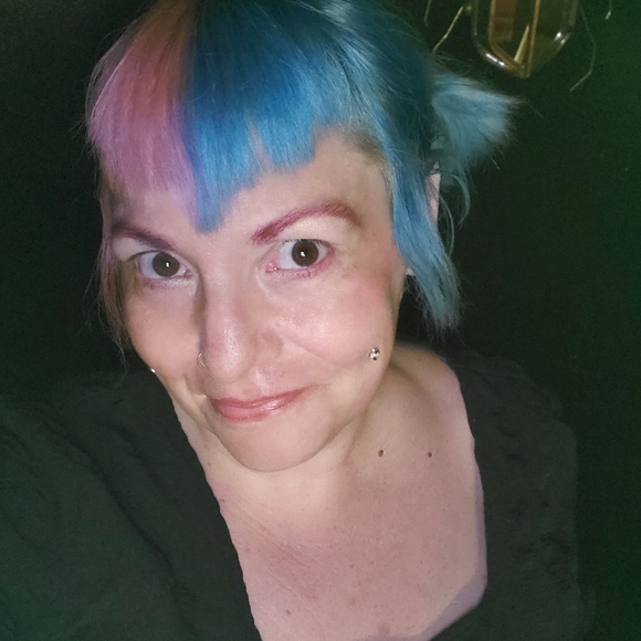 Meet your Posher, Emily - Picture 3 of 4